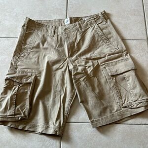 Men’s Gap Khaki Cargo Shorts 33